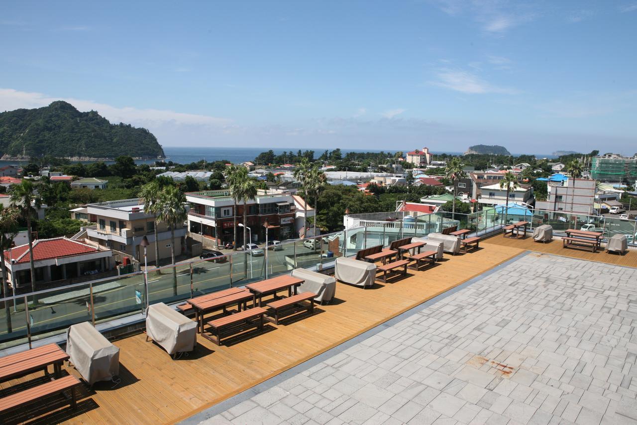 The Blue Jeju Hotel Сеогвипо Екстериор снимка